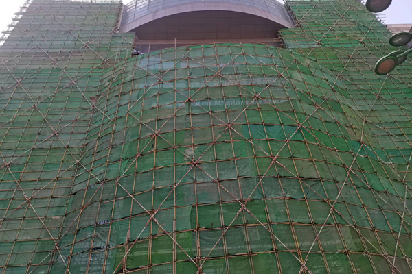 沈阳脚手架搭建成菱形支撑：稳固与美学的完美结合